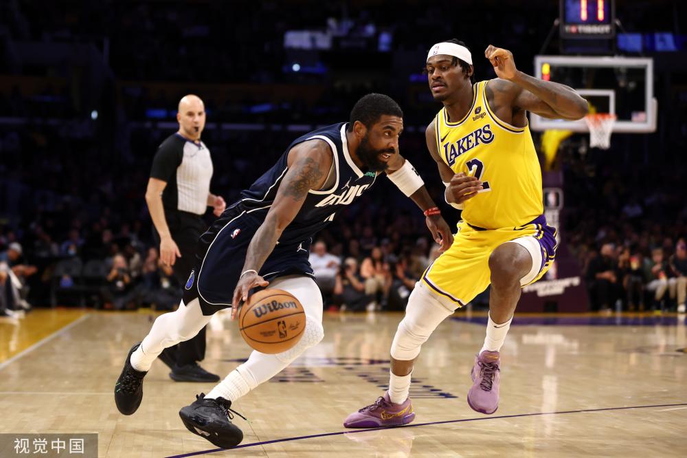 球迷们将期 球迷们将期